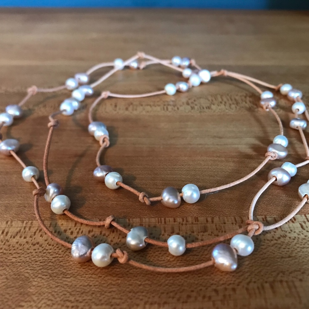 Handmade Genuine leather and freshwater pearl lariat necklace